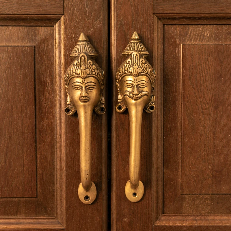 Southeast Asia India handmade pure copper door handles, King and queen individual couples, long strip and old lover
Southeast Asia India handmade pure copper door handles, King and queen individual couples, long strip and old lover