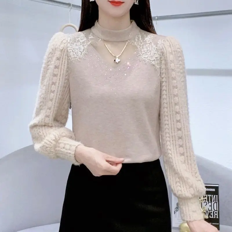 

2024 Autumn/Winter New High End Feeling Plush Slimming Versatile Western Style Top French Age Reducing Lace Splice Knitted Women