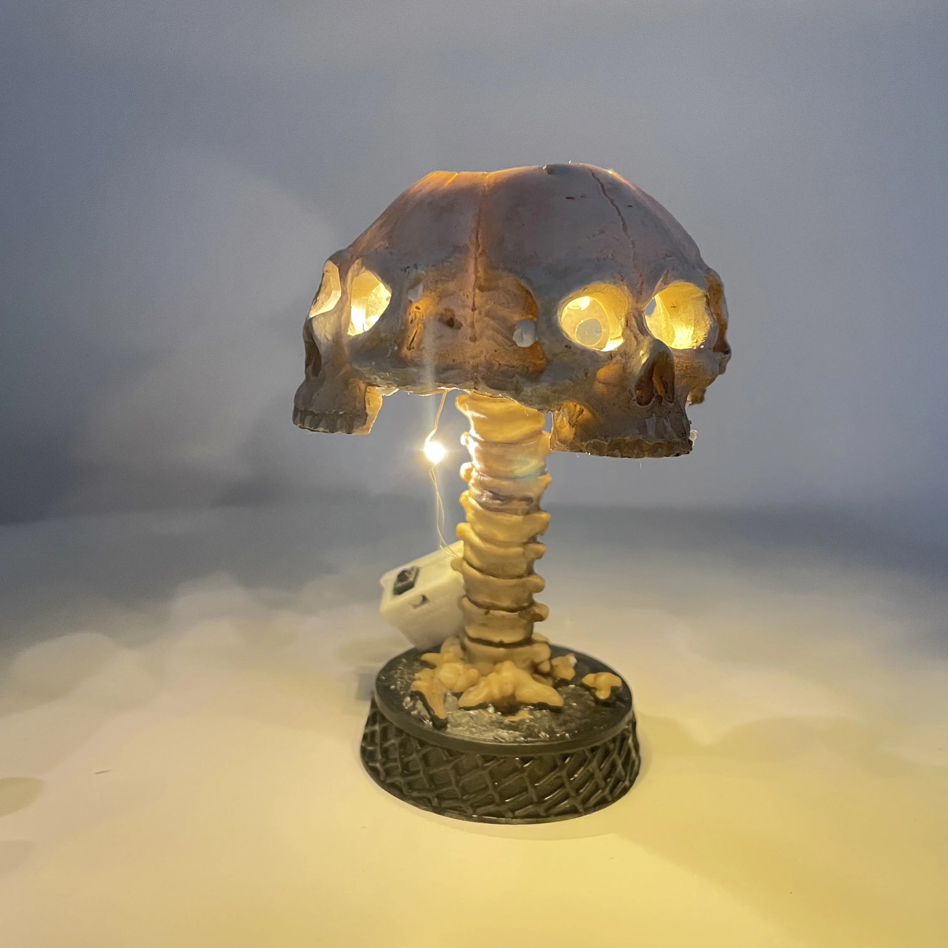 Креативная полимерная настольная лампа в виде черепа, фотография, светящаяся статуя черепа, лампа для дома и офиса, украшения, декор на Хэллоуин 
Креативная полимерная настольная лампа в виде черепа, фотография, светящаяся статуя черепа, лампа для дома и офиса, украшения, декор на Хэллоуин