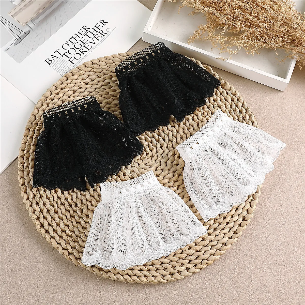 

Linbaiway White Black Fake Flare Sleeves Women Floral Lace Pleated False Cuffs Ruffles Wrist Warmers Sweater Blouse Horn Cuffs