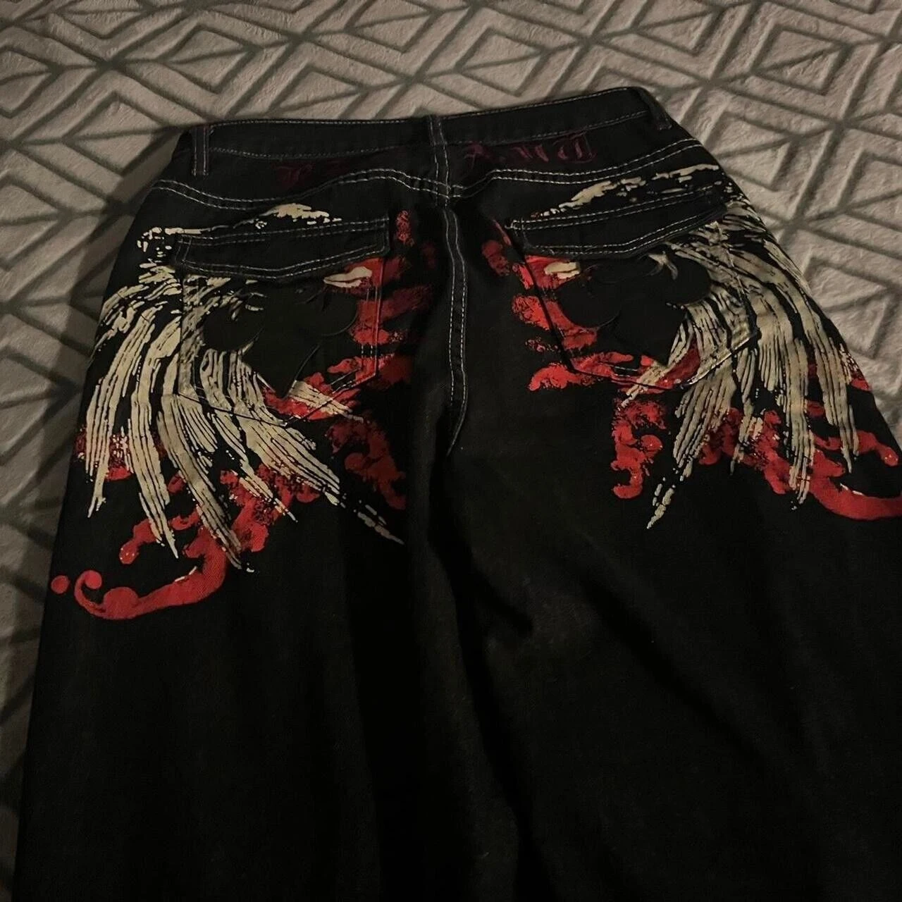 Streetwear Vintage 90s Men's Jeans Wing Embroidery Baggy Jeans Y2K Style Hip-Hop Gothic Wide Leg Trousers Harajuku Casual Pants
Streetwear Vintage 90s Men's Jeans Wing Embroidery Baggy Jeans Y2K Style Hip-Hop Gothic Wide Leg Trousers Harajuku Casual Pants