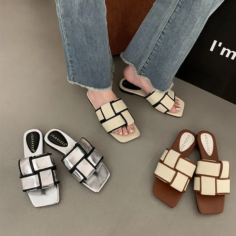 2023 Summer New Brand Women Brown Slipper Fashion Weave Square Toe Ladies Sandal Shoes Flat Heel Outdoor Casual Slides Shoes
2023 Summer New Brand Women Brown Slipper Fashion Weave Square Toe Ladies Sandal Shoes Flat Heel Outdoor Casual Slides Shoes