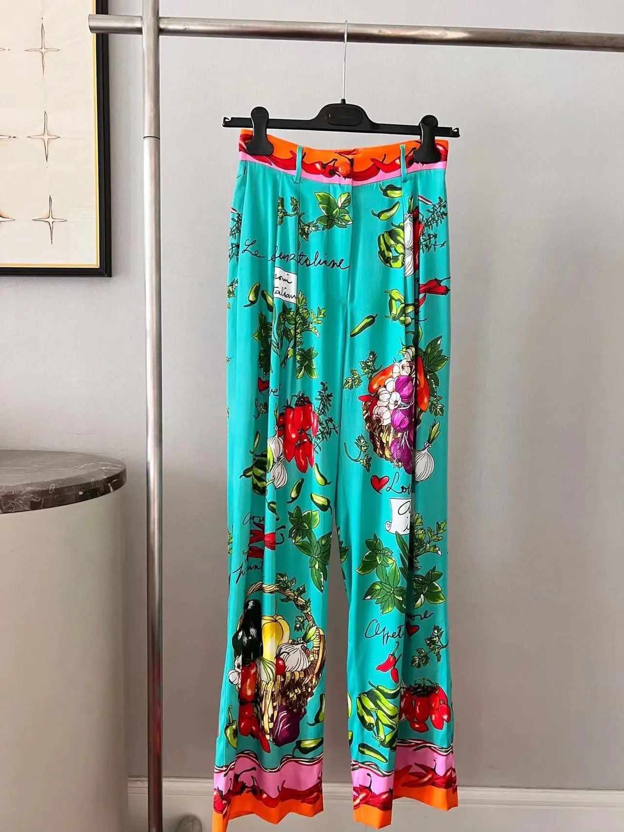 High Quality Women's Pants Print Casual Shorts Vacation Long Fashion Runway Spring Summer Silk Pants 2022 New
High Quality Women's Pants Print Casual Shorts Vacation Long Fashion Runway Spring Summer Silk Pants 2022 New