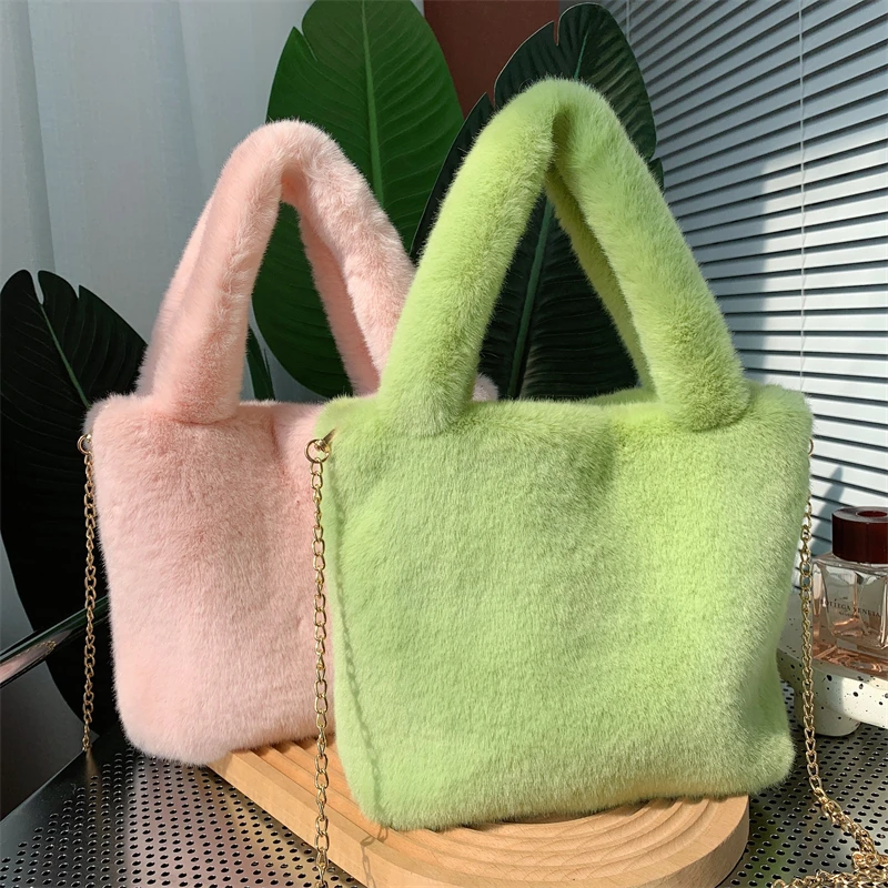 New Winter Solid Color Underarm Bag Soft Plush Small Shoulder Bag Women's Warm Fluffy Luxury Design Imitation Mink Fur Handbag
New Winter Solid Color Underarm Bag Soft Plush Small Shoulder Bag Women's Warm Fluffy Luxury Design Imitation Mink Fur Handbag