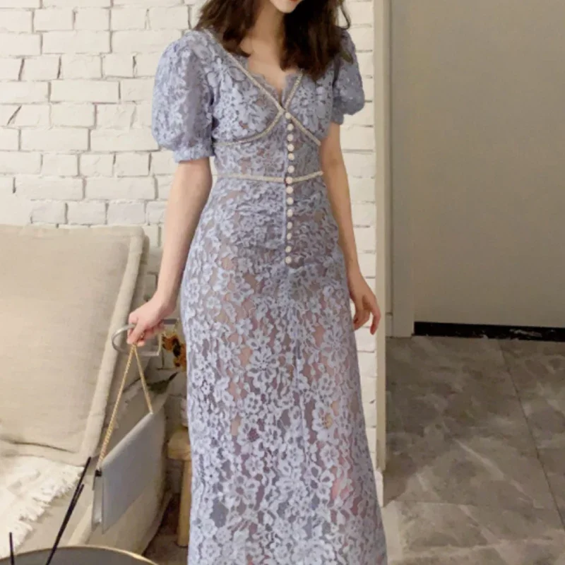 Новые синие кружевные платья, женское сексуальное элегантное платье с V-образным вырезом и пуговицами со стразами, женское платье с пышными рукавами, уличная одежда, облегающее платье
Новые синие кружевные платья, женское сексуальное элегантное платье с V-образным вырезом и пуговицами со стразами, женское платье с пышными рукавами, уличная одежда, облегающее платье