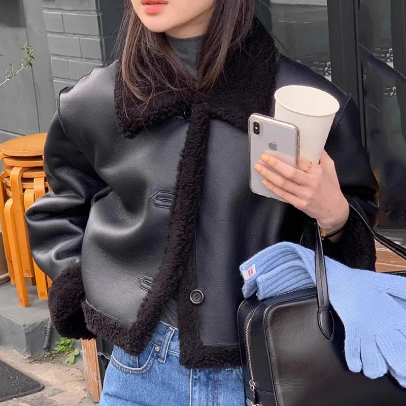 Clothland Women Vintage Thick PU Leather Jacket Long Sleeve Fur Patchwork Reversiable Wear Retro Coat Mujer CA935 
Clothland Women Vintage Thick PU Leather Jacket Long Sleeve Fur Patchwork Reversiable Wear Retro Coat Mujer CA935