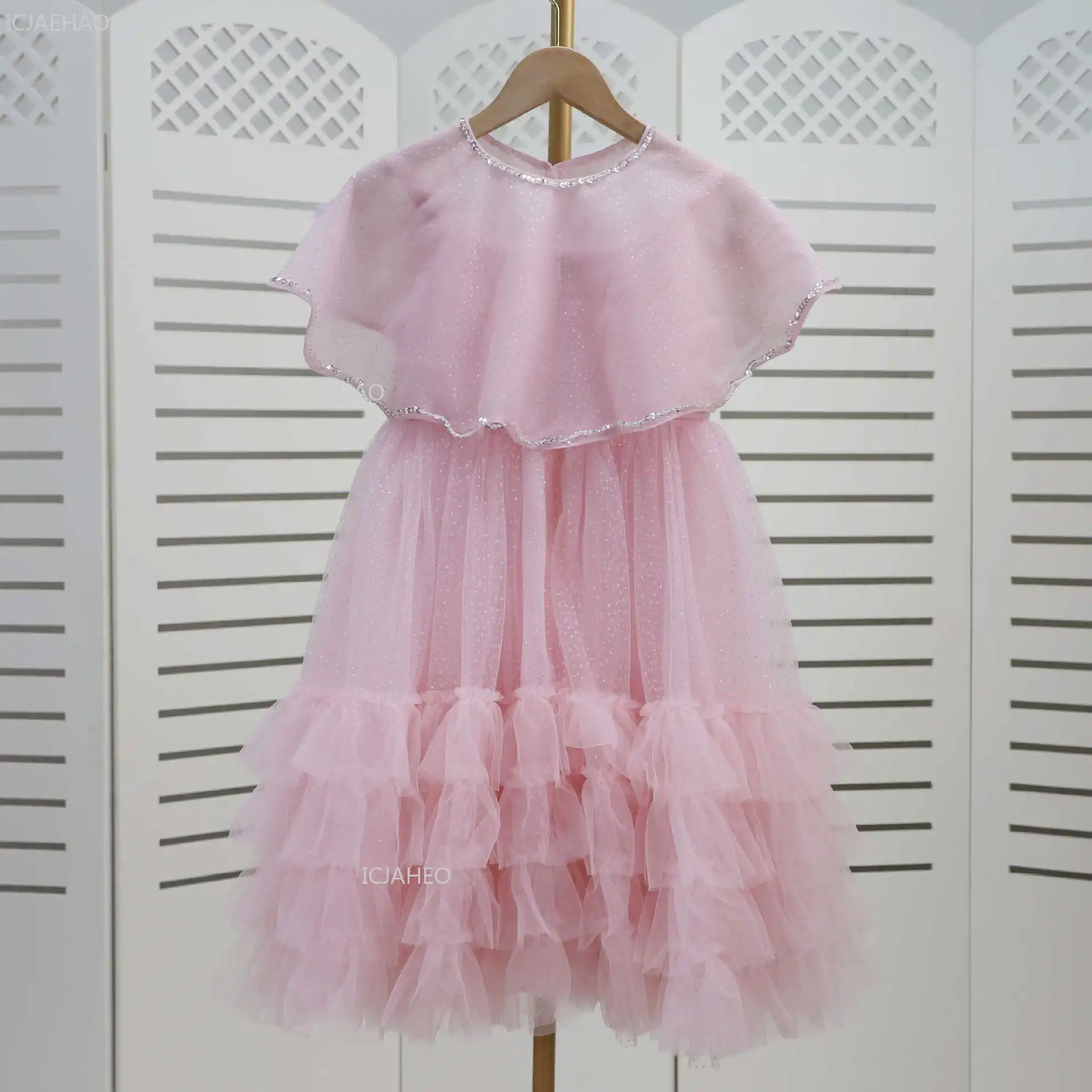 فستان بناتي بطبقات على شكل كعكة للأطفال بحزام سباغيتي من التول مع شال كيب للحفلات وحفلات الاحتفال الرسمي فستان بناتي بطبقات على شكل كعكة للأطفال بحزام سباغيتي من التول مع شال كيب للحفلات وحفلات الاحتفال الرسمي