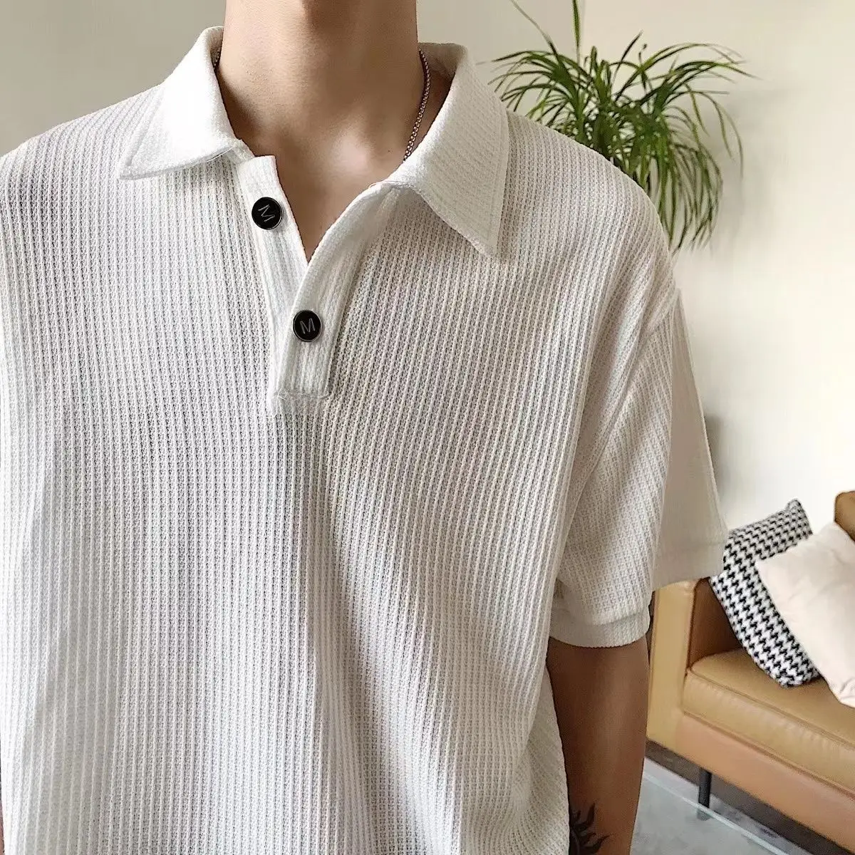 ADO Korean simple light mature style men's short-sleeved polo shirt men's waffle texture handsome lapel half-sleeved ins trend
ADO Korean simple light mature style men's short-sleeved polo shirt men's waffle texture handsome lapel half-sleeved ins trend