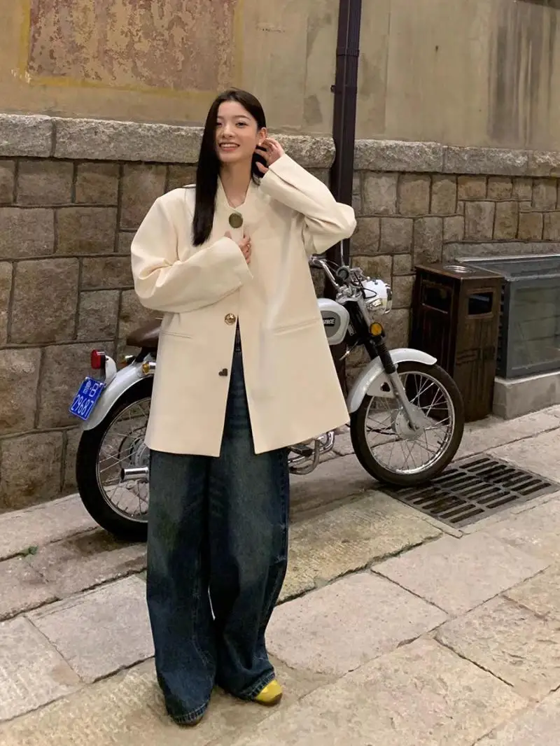 UNXX Korean Version Niche Design Sense Unique Button Straight Shoulder Suit Women Spring New Loose Casual All-Match Commuter Top
UNXX Korean Version Niche Design Sense Unique Button Straight Shoulder Suit Women Spring New Loose Casual All-Match Commuter Top