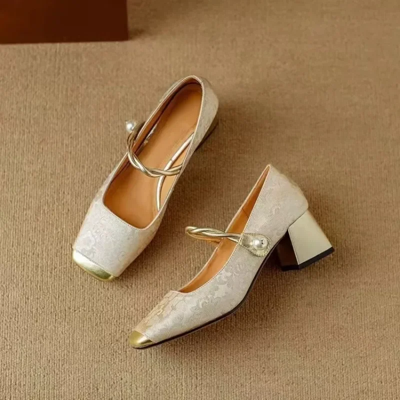 Mary Jane High Heels Women's 2024 New Spring/Summer New Vintage Print Elegant Thick Heels Shallow Mouth Square Head Single Shoes
Mary Jane High Heels Women's 2024 New Spring/Summer New Vintage Print Elegant Thick Heels Shallow Mouth Square Head Single Shoes