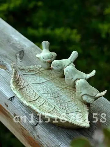 Ceramic Leaf-shaped Tray Bird Feeder Retro Fruit Plate Outdoor Garden Pet Bird Food Feeder Bowl Garden Decor
Ceramic Leaf-shaped Tray Bird Feeder Retro Fruit Plate Outdoor Garden Pet Bird Food Feeder Bowl Garden Decor