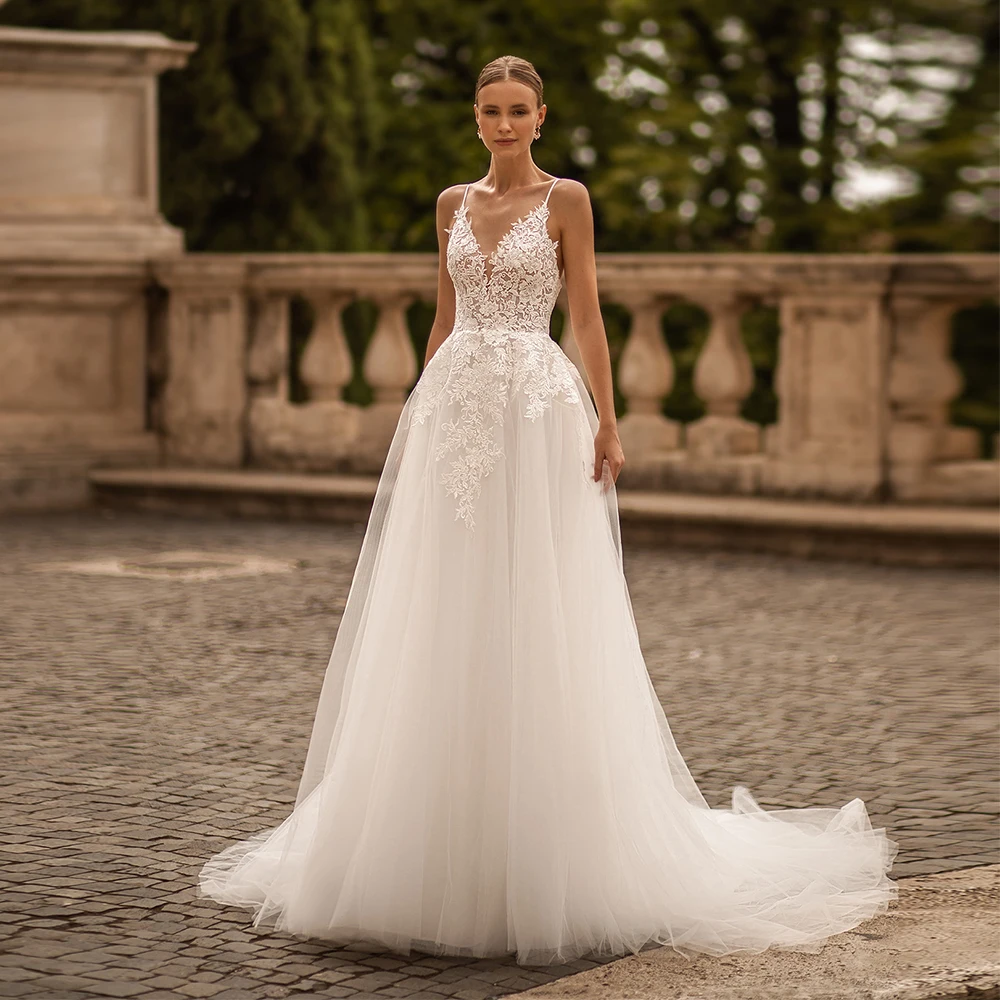 Lace Appliques Wedding Dress for Women Spaghetti Straps Backless V-neck Sleeveless Bride Bridal Gowns Custom Made Robe De Mariée
Lace Appliques Wedding Dress for Women Spaghetti Straps Backless V-neck Sleeveless Bride Bridal Gowns Custom Made Robe De Mariée