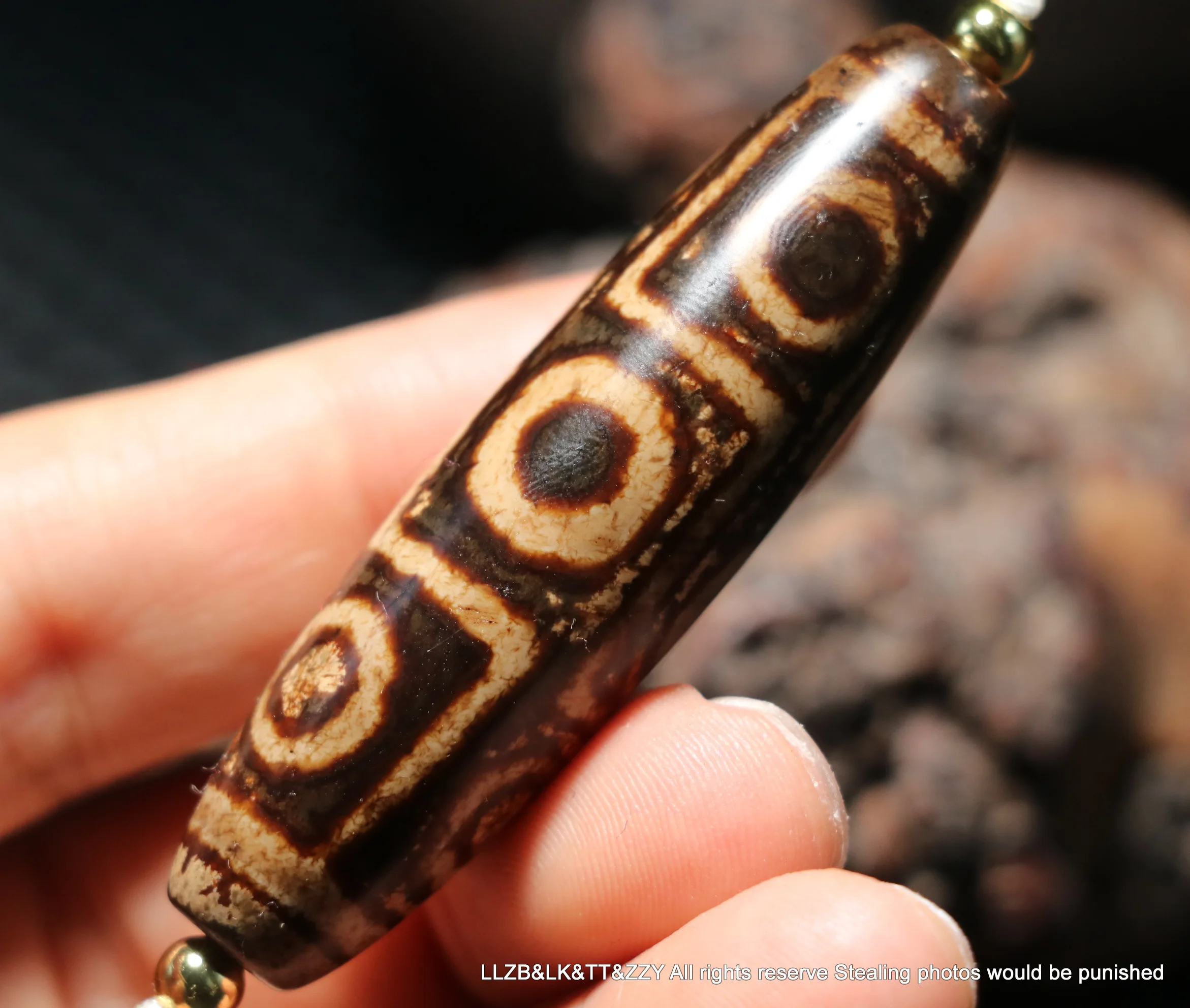No.210126N14 Magic Energy Tibetan Old Agate Fold Line 9 Eyed Big Fortune dZi Bead Amulet Totem Pendant Saurces
No.210126N14 Magic Energy Tibetan Old Agate Fold Line 9 Eyed Big Fortune dZi Bead Amulet Totem Pendant Saurces