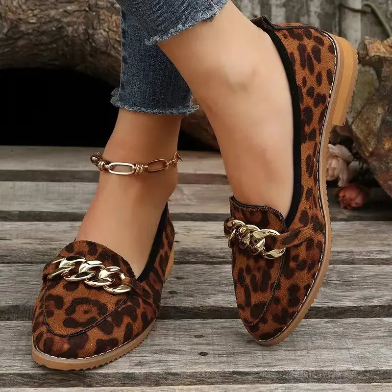 

Europe America 2023 Hot Sales Fashion Leopard Print Flat Shoes Women's Metal Chain Loafers Breathable Casual Sneakers for Women