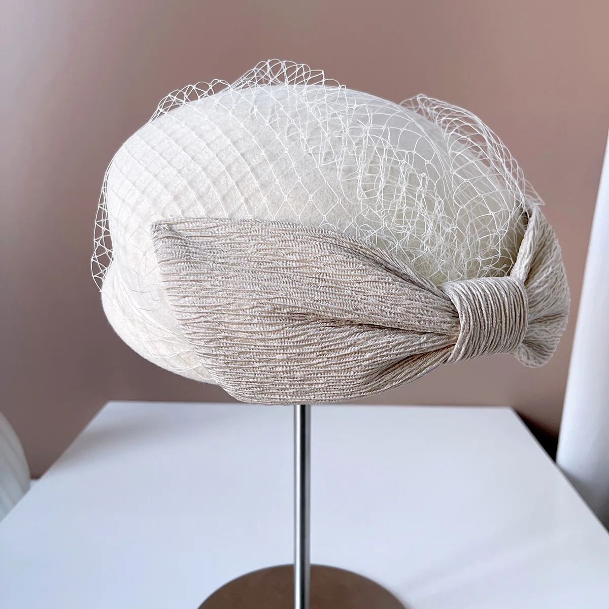 202308-YL chic dropshipping French vintage mesh pleated texture bowknot wool felt lady beret cap women Leisure painter hat
202308-YL chic dropshipping French vintage mesh pleated texture bowknot wool felt lady beret cap women Leisure painter hat