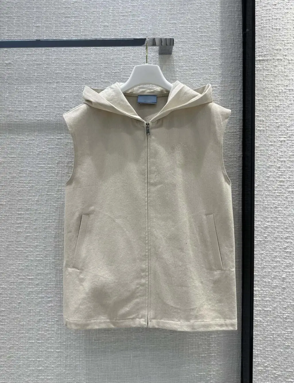 Spring and summer new products log wind apricot hooded vest coat loose H cut version type casual handsome
Spring and summer new products log wind apricot hooded vest coat loose H cut version type casual handsome