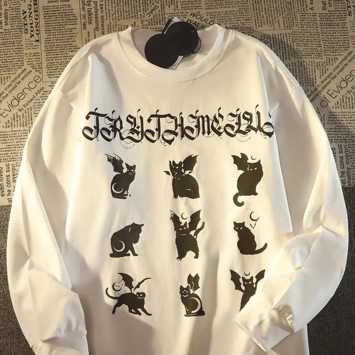 American devil black cat design round neck sweatshirt for men and women in autumn and winter street couple style loose jacket
American devil black cat design round neck sweatshirt for men and women in autumn and winter street couple style loose jacket