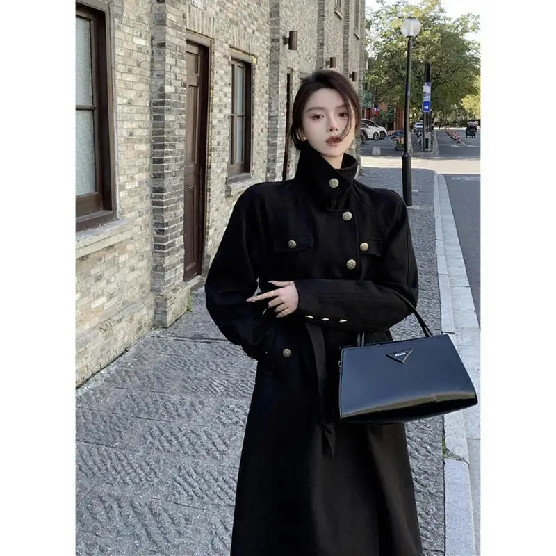 Black Standing Collar Woolen Coat For Women's Autumn And Winter New High-end Feeling Temperament Medium Length Waist Collection
Black Standing Collar Woolen Coat For Women's Autumn And Winter New High-end Feeling Temperament Medium Length Waist Collection