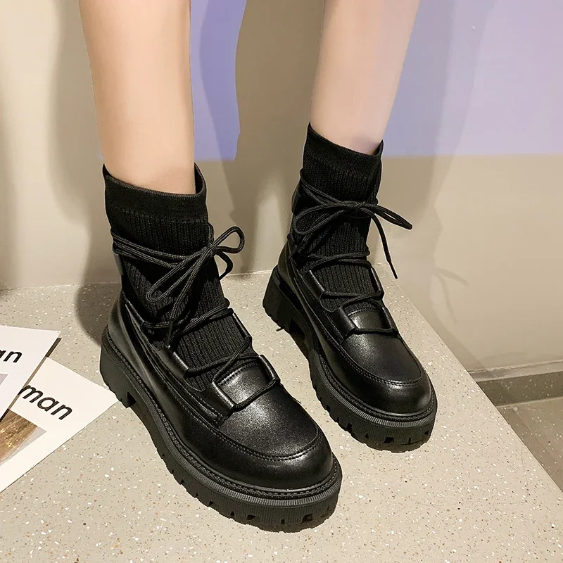 2024 Brand Women Shoes Slip-on Ankle Boots Fretwork Heels Female Boots Med Heel Platform British Style Ladies
2024 Brand Women Shoes Slip-on Ankle Boots Fretwork Heels Female Boots Med Heel Platform British Style Ladies