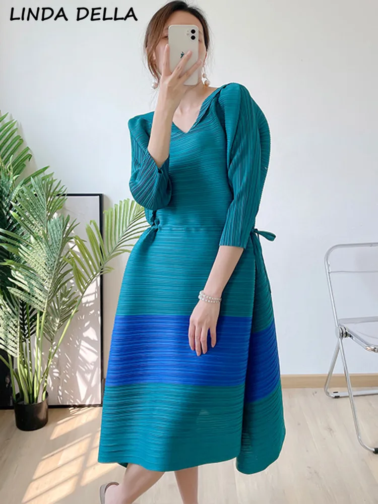 LINDA DELLA Summer Fashion Designer Vintage Red Hit Color Dress Women's V Neck Drawstring Gathered Waist Loose Casual Midi Dress
LINDA DELLA Summer Fashion Designer Vintage Red Hit Color Dress Women's V Neck Drawstring Gathered Waist Loose Casual Midi Dress
