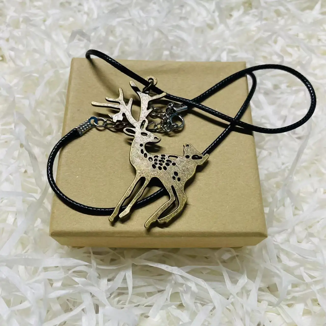 

Gift Box Nekclace 2pcs Set Christmas Elk Bird Pattern Necklace Halloween Christmas New Year Gift Animal Hollow Pendant Jewelry