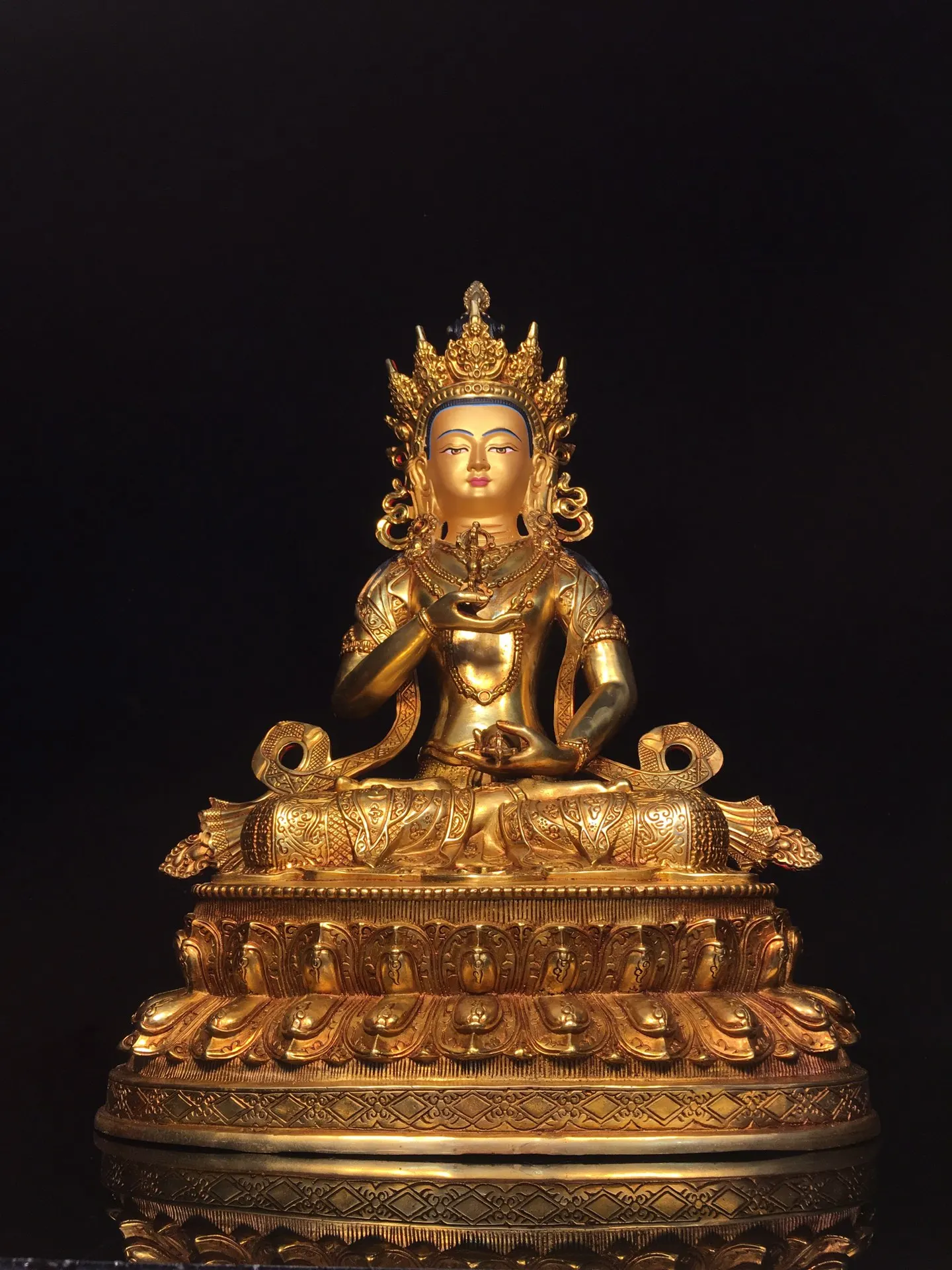 18"Tibet Temple Collection Old Bronze Gilded Cinnabar Face Painting Vajrasattva Sitting Buddha Lotus Platform Worship Hall
18"Tibet Temple Collection Old Bronze Gilded Cinnabar Face Painting Vajrasattva Sitting Buddha Lotus Platform Worship Hall
