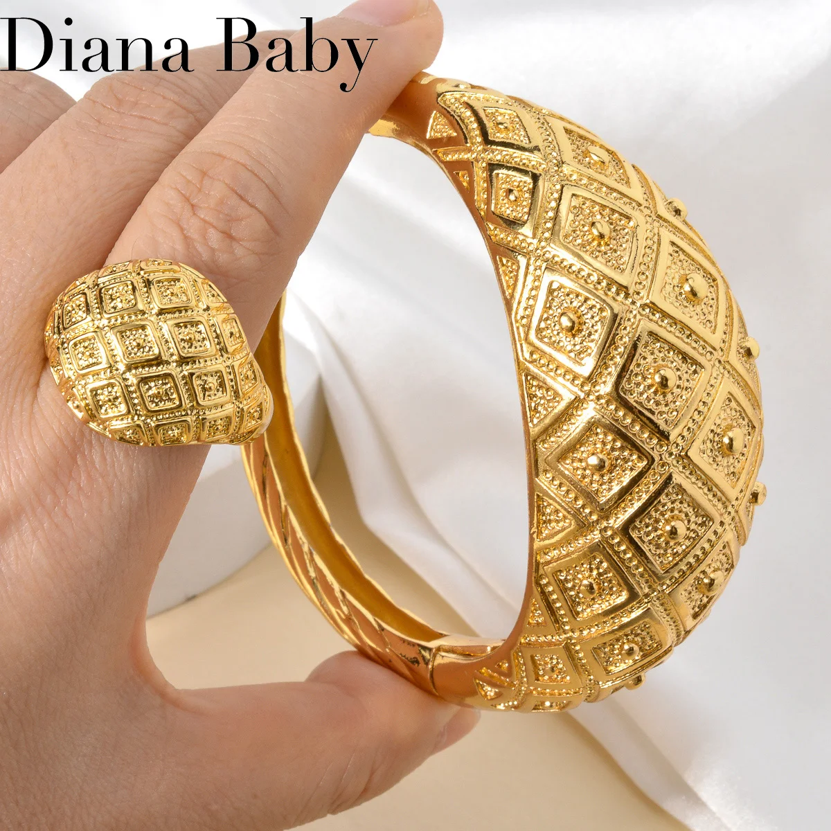 

Dubai 18K Gold Plated Bangle Rings For Wedding Party Jewelry Gifts 2 PCS Set Luxury Geometry Copper Bracelet On Hand