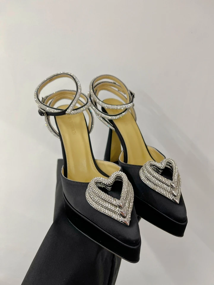 MACH Triple Heart crystal-embellished satin pumps love high heels platform fashion rhinestone pointed silk sandals wedding shoes
MACH Triple Heart crystal-embellished satin pumps love high heels platform fashion rhinestone pointed silk sandals wedding shoes