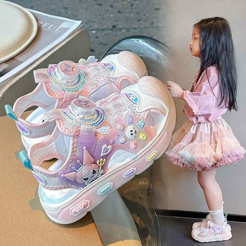 2024 New Kuromi Girls Baotou Sandals Sanrio Kawaii Anime Summer Sweet Cute Cartoon Babys Fashion Sneakers Gift for Kids
2024 New Kuromi Girls Baotou Sandals Sanrio Kawaii Anime Summer Sweet Cute Cartoon Babys Fashion Sneakers Gift for Kids