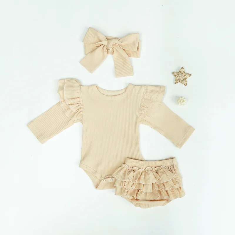 Conjunto Bebê Fru Fru 3 peças - Macacão, calcinha e faixa em algodão super macio Conjunto Bebê Fru Fru 3 peças - Macacão, calcinha e faixa em algodão super macio