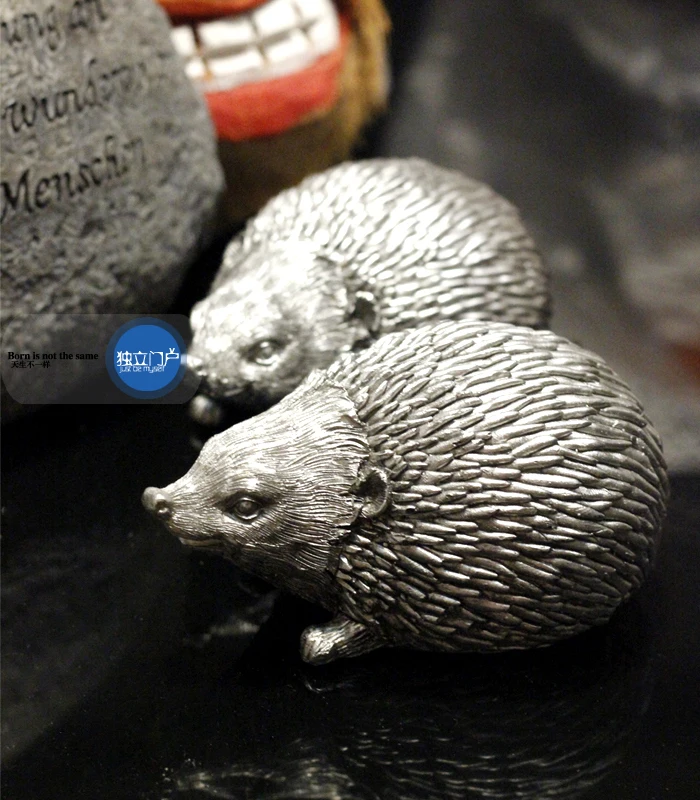 Resin Couple Little Hedgehog Statue, Animal Ornaments, Home Decor Crafts, Study Office Decoration 
Resin Couple Little Hedgehog Statue, Animal Ornaments, Home Decor Crafts, Study Office Decoration