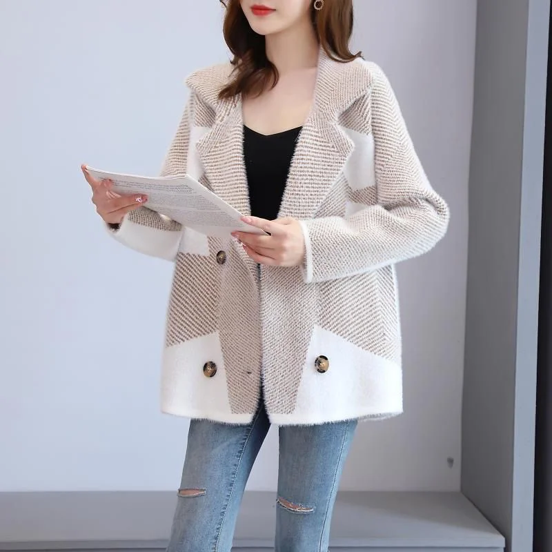 Autumn And Winter Cardigan Sweater Mink Fleece Women Coat Loose and Versatile Suit Collar Knitted Cardigan Top Women Outwear
Autumn And Winter Cardigan Sweater Mink Fleece Women Coat Loose and Versatile Suit Collar Knitted Cardigan Top Women Outwear