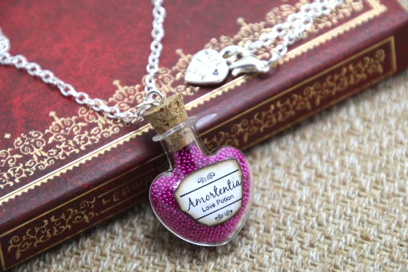 12pcs/lot HP INSPIRED Jewelry Amortentia Love Potion Necklace - Bottle Glass Vial Magical Filter
12pcs/lot HP INSPIRED Jewelry Amortentia Love Potion Necklace - Bottle Glass Vial Magical Filter