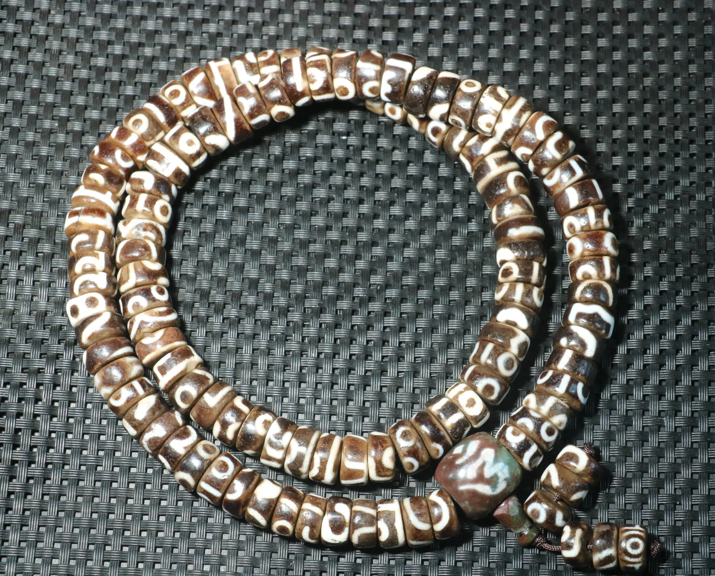 Energy Tibetan Top Old Agate Abacus Shaped dZi Bead 108 Prayer Necklace Amulet Precious Gemstone Jewelry
Energy Tibetan Top Old Agate Abacus Shaped dZi Bead 108 Prayer Necklace Amulet Precious Gemstone Jewelry