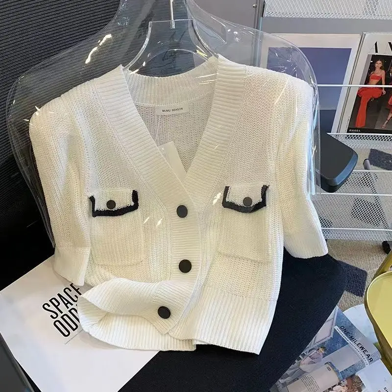 Summer New V-neck Single-breasted Short Knitted Sweater Women's Slim Fashion Contrast Color Short-sleeved Cardigan Top Female
Summer New V-neck Single-breasted Short Knitted Sweater Women's Slim Fashion Contrast Color Short-sleeved Cardigan Top Female