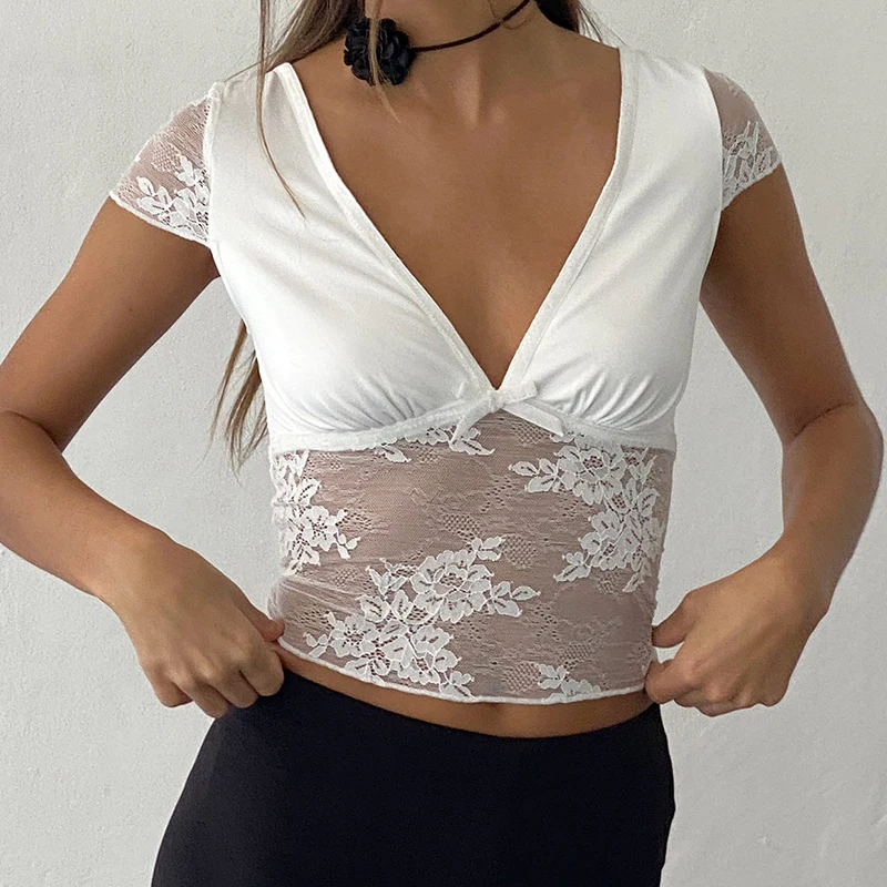 Женская Кружевная футболка с цветочным рисунком, белая футболка в стиле пэчворк с глубоким вырезом, V-образным вырезом и бантом, винтажный короткий топ Y2K с коротким рукавом для лета
Женская Кружевная футболка с цветочным рисунком, белая футболка в стиле пэчворк с глубоким вырезом, V-образным вырезом и бантом, винтажный короткий топ Y2K с коротким рукавом для лета