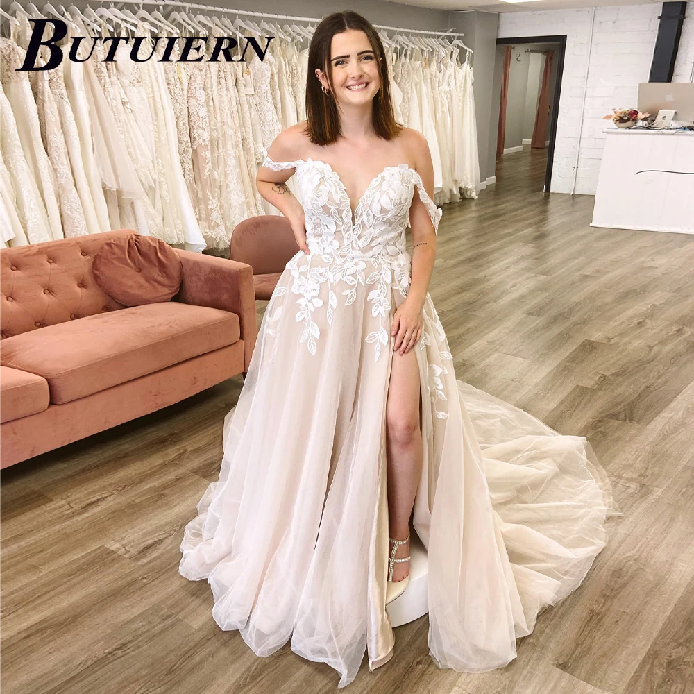 BUTUIERN Sexy Slit Appliques Wedding Dress V-neck Off The Shouder Lace Aline Bridal Gown Back Button With Court Train Customised
BUTUIERN Sexy Slit Appliques Wedding Dress V-neck Off The Shouder Lace Aline Bridal Gown Back Button With Court Train Customised