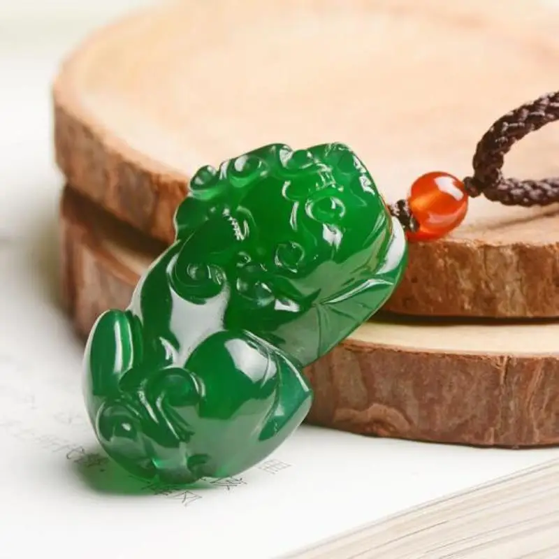 

Natural Brazilian chalcedony carve green brave troops pendant recruit money necklace jewellery fashion for women men lucky gifts
