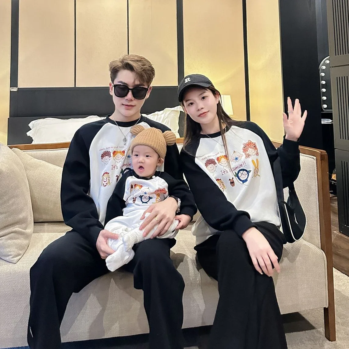 

Parent-child Matching Sweatshirts for The Whole Family Korean Children Clothing Mom Dad Daughter Son Clothes Infant Baby Romper