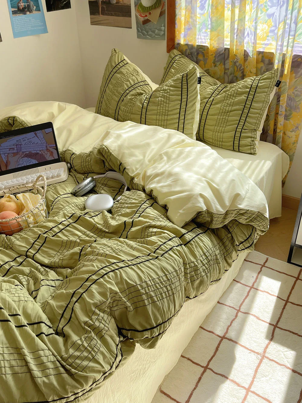 Korean style Ins Wrinkled yarn Four piece set with double pieces Student dormitory three-piece Quilt cover sheet Pillowcases T 
Korean style Ins Wrinkled yarn Four piece set with double pieces Student dormitory three-piece Quilt cover sheet Pillowcases T