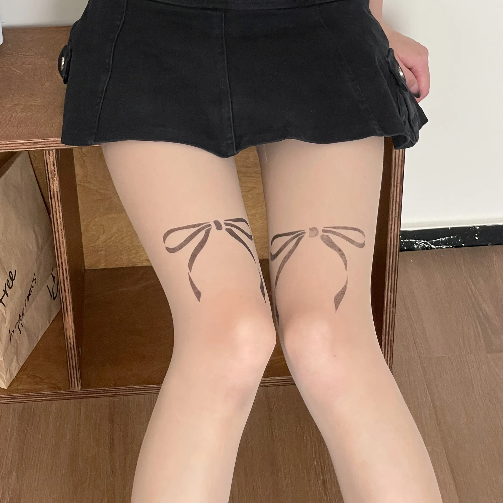 Fashion Minimalist Style Bow Printed Lolita Pantyhose Summer Ultrathin Transparent Cute Sweet Nylon Tights
Fashion Minimalist Style Bow Printed Lolita Pantyhose Summer Ultrathin Transparent Cute Sweet Nylon Tights