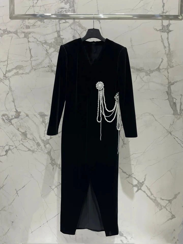 2024SS Spring Luxury Fashion Women Beading Velvet Long Sleeve Slit Chic Dress for Ladies
2024SS Spring Luxury Fashion Women Beading Velvet Long Sleeve Slit Chic Dress for Ladies