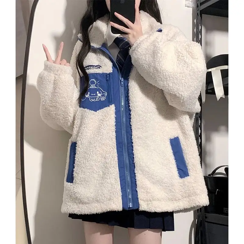 Пальто из овечьей шерсти Sanrio Cinnamoroll с мультяшным рисунком, милое приталенное пальто с длинными рукавами и воротником-стойкой для девушек, голубое Стеганое пальто
Пальто из овечьей шерсти Sanrio Cinnamoroll с мультяшным рисунком, милое приталенное пальто с длинными рукавами и воротником-стойкой для девушек, голубое Стеганое пальто