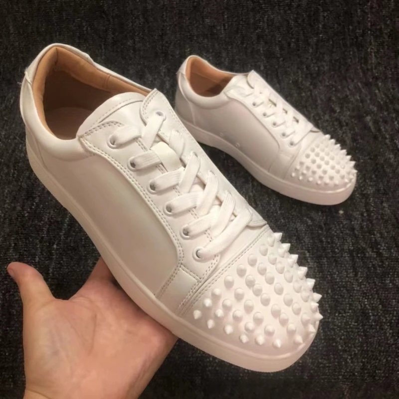 Autumn Winter New Low Top rivet Men's Shoes Low Top lace up Trend Comfortable Polychrome Fashion Casual Board Shoes Wome
Autumn Winter New Low Top rivet Men's Shoes Low Top lace up Trend Comfortable Polychrome Fashion Casual Board Shoes Wome