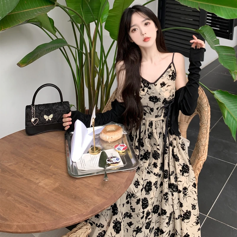 

Retro flocked black rose camisole dress for women's 2024 spring/summer knitted cardigan two-piece set with waistband