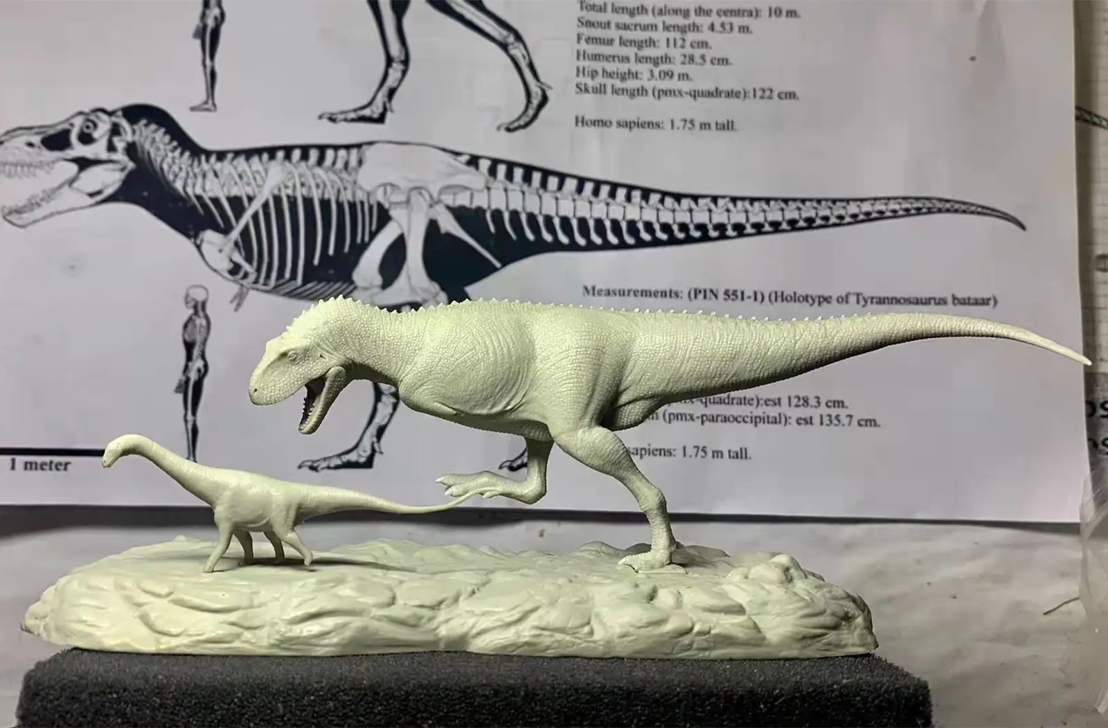 1:35 Scale Aucasaurus Hunt Antarctosaurus Cub Statue Dinosaur Animal Model Collector Unpainted Decoration Toy GK Kit 
1:35 Scale Aucasaurus Hunt Antarctosaurus Cub Statue Dinosaur Animal Model Collector Unpainted Decoration Toy GK Kit
