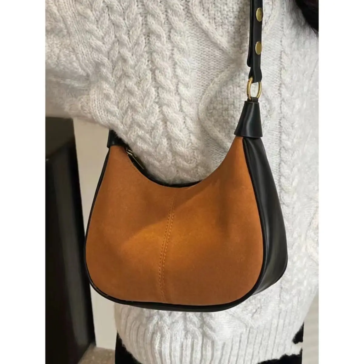 Retro Commuter One Shoulder Underarm Bag for Women 2023 Autumn/Winter New Small and Versatile Contrast Crossbody Bag ins
Retro Commuter One Shoulder Underarm Bag for Women 2023 Autumn/Winter New Small and Versatile Contrast Crossbody Bag ins