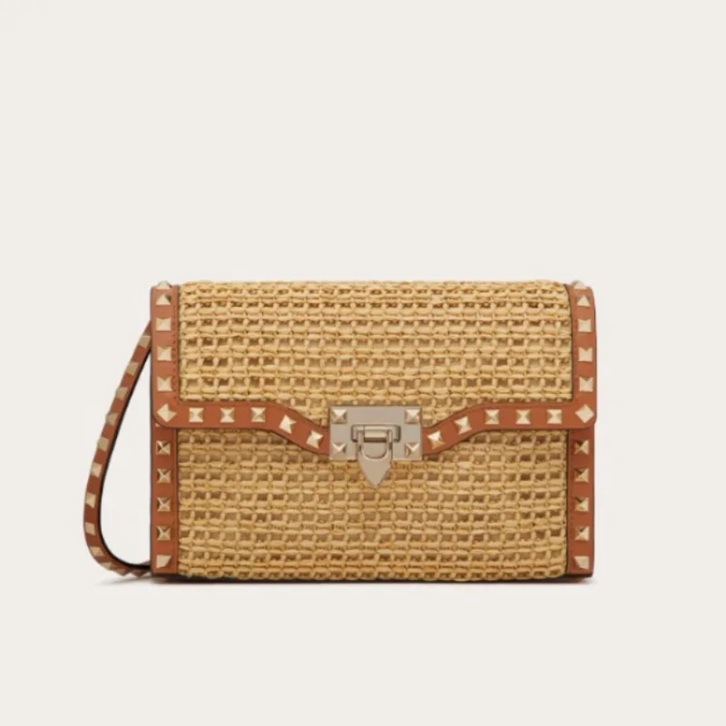 Маленькая Наплечная Сумка Rockstud из ткани рафия с заклепками, роскошные дизайнерские сумки через плечо от известного бренда для женщин, женские сумки высокого качества
Маленькая Наплечная Сумка Rockstud из ткани рафия с заклепками, роскошные дизайнерские сумки через плечо от известного бренда для женщин, женские сумки высокого качества