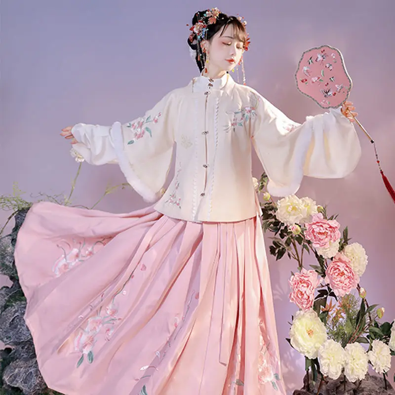 

Современное платье ханьфу в китайском стиле, комплект ханьфу, зимняя новогодняя одежда, шерстяной флисовый комплект из трех предметов с квадратным воротником и вышивкой на осень