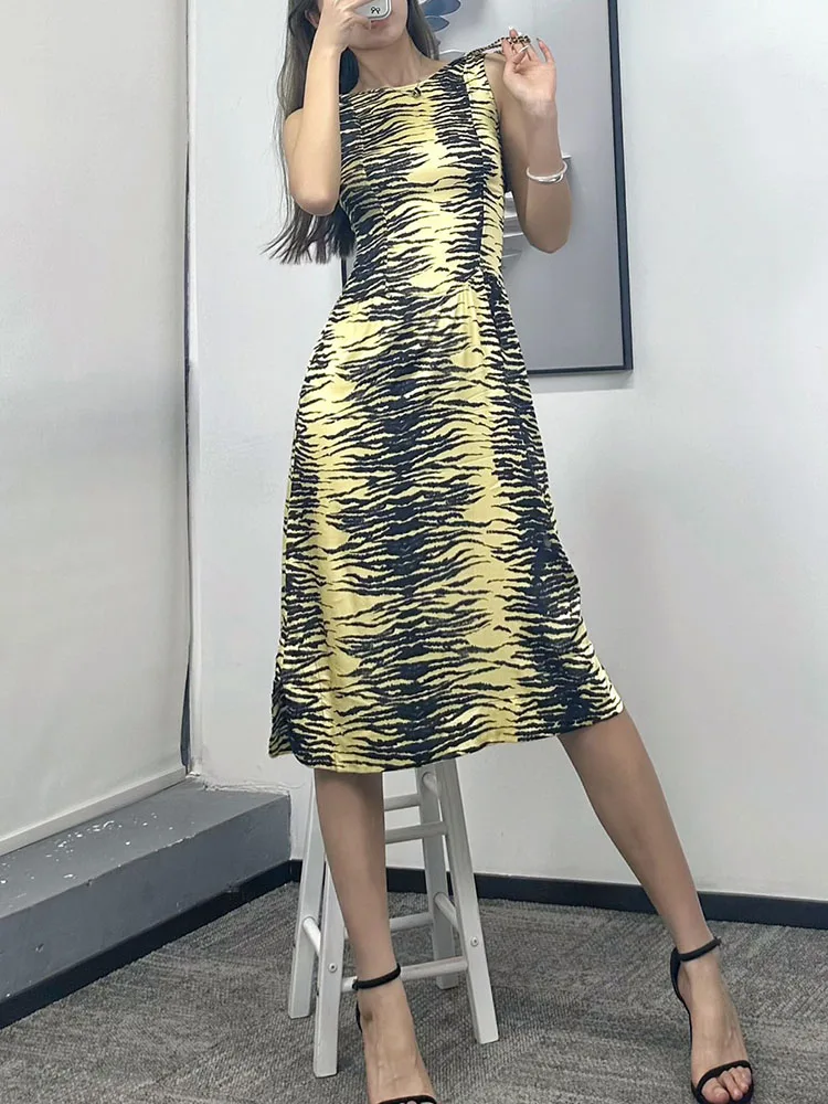 y2k Spring Summer Black Tiger Pattern Print Round Neck Sleeveless Women's dresses2024 Simple Slim Slimming dresses for prom
y2k Spring Summer Black Tiger Pattern Print Round Neck Sleeveless Women's dresses2024 Simple Slim Slimming dresses for prom